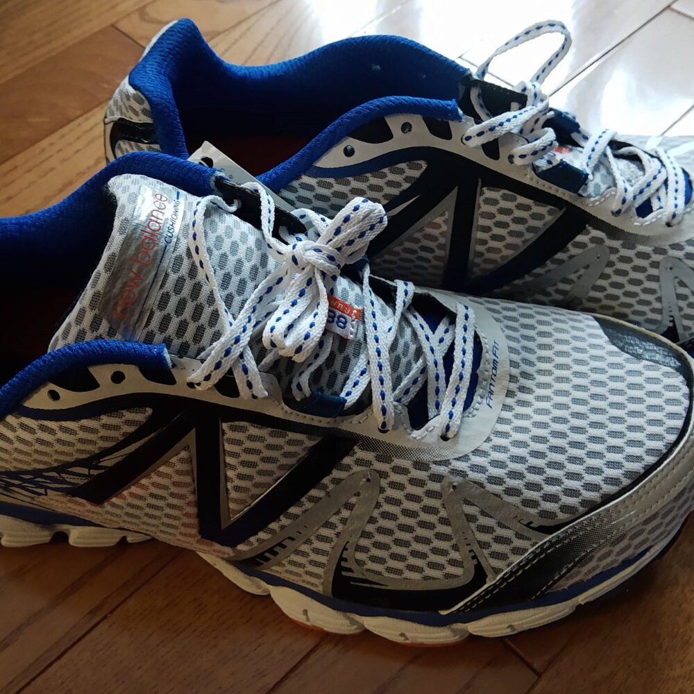 BRAND NEW Men's SIZE 9 2E New Balance 880 V4 Low-Top White/Blue M880WB4 - BNWT